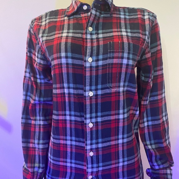 Woman’s Gap Flannel - Picture 6 of 7